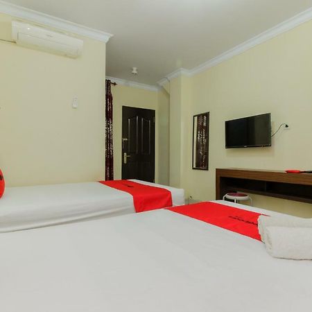 Hotel Reddoorz @ Malalayang 2 Manado Extérieur photo