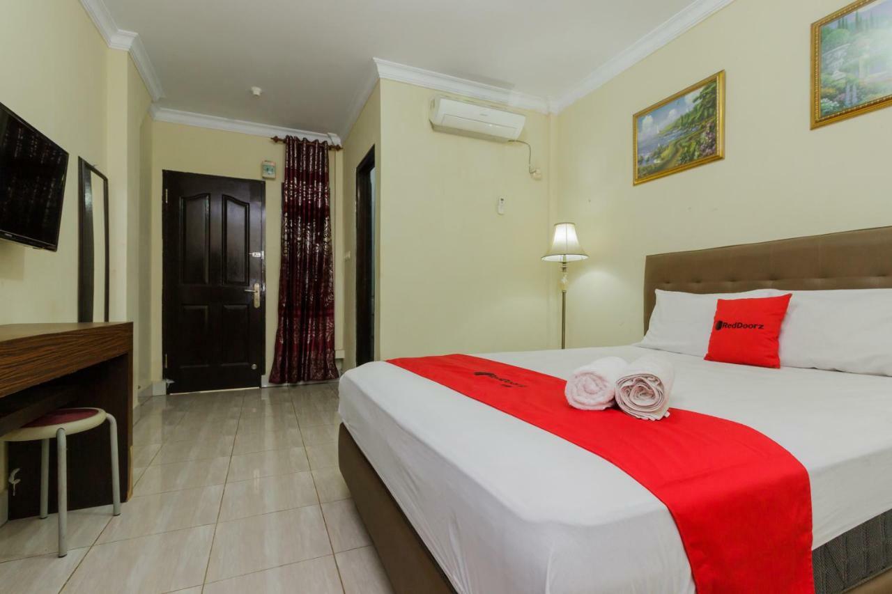 Hotel Reddoorz @ Malalayang 2 Manado Extérieur photo