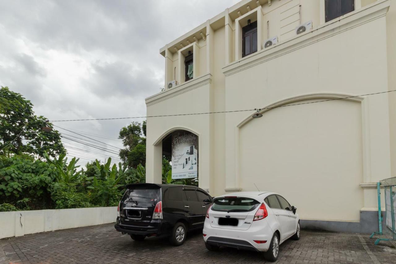 Hotel Reddoorz @ Malalayang 2 Manado Extérieur photo